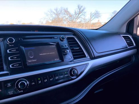 Used 2019 Toyota Highlander LE image 35