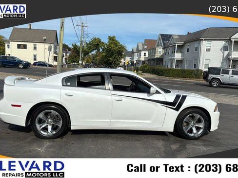 Used 2013 Dodge Charger SE w/ Sport Appearance Group image 8
