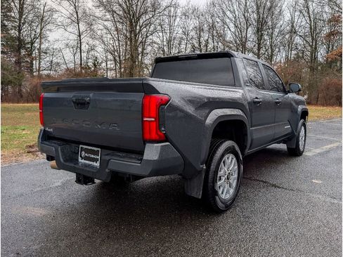 Used 2024 Toyota Tacoma SR5 AWD/4WD image 5