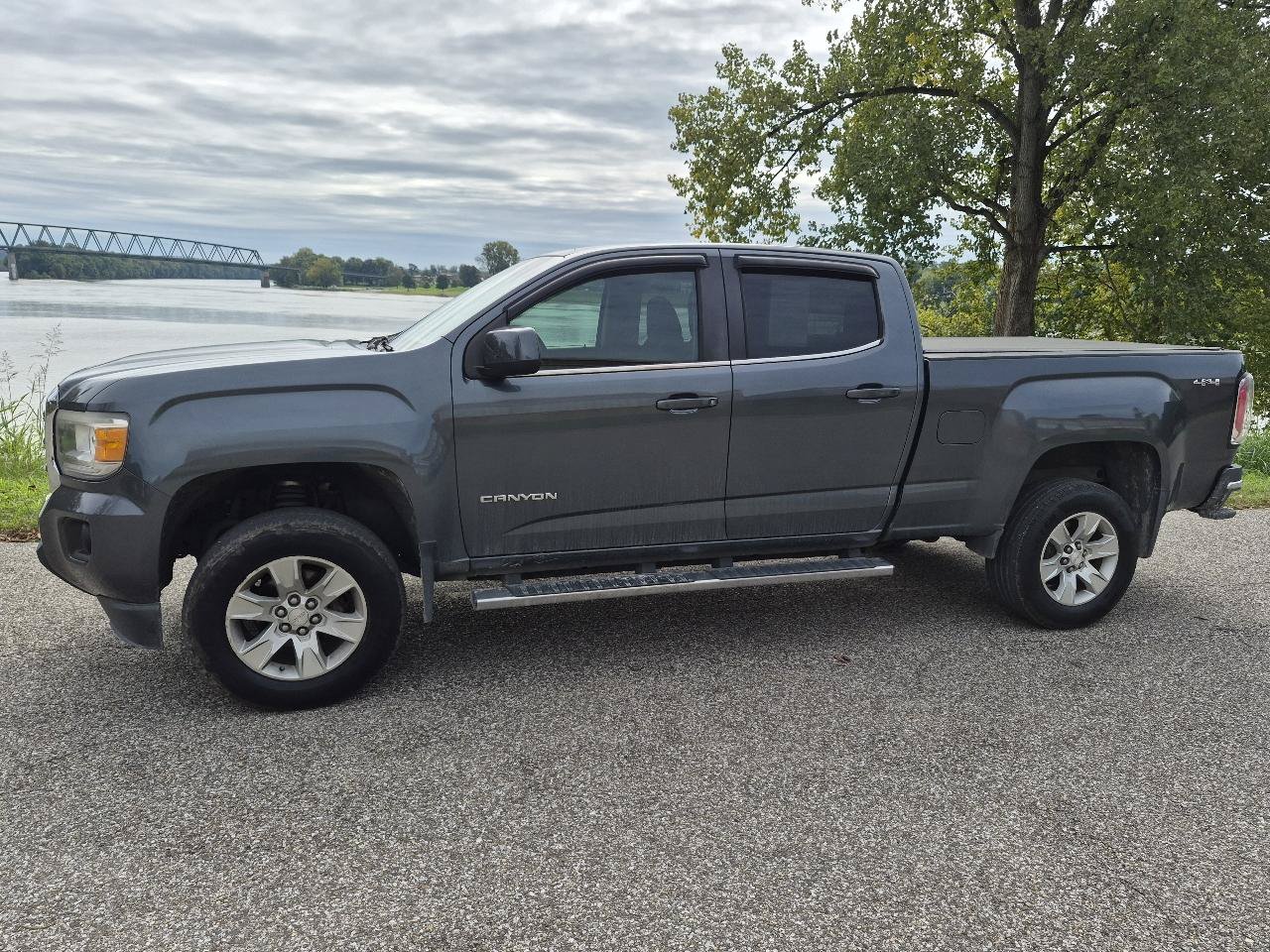 Used 2015 GMC Canyon SLE w/ SLE Convenience Package AWD/4WD image 2