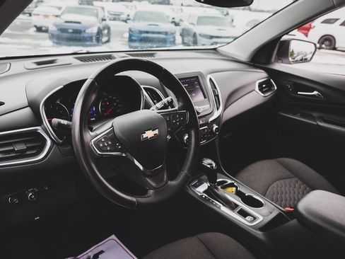 Used 2021 Chevrolet Equinox LT image 2