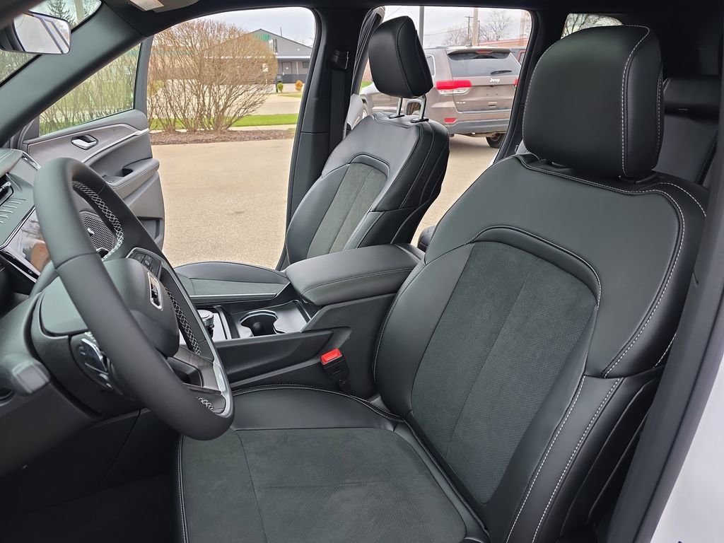 New 2026 Jeep Grand Cherokee Altitude AWD/4WD image 15