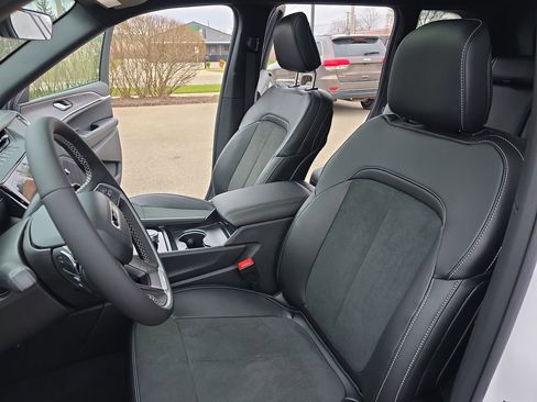 New 2026 Jeep Grand Cherokee Altitude image 15