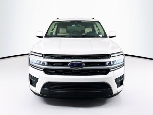Used 2023 Ford Expedition Max XLT image 2