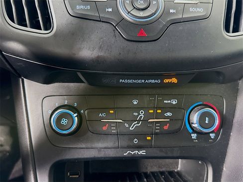 Used 2017 Ford Focus SE w/ Cold Weather Package image 16