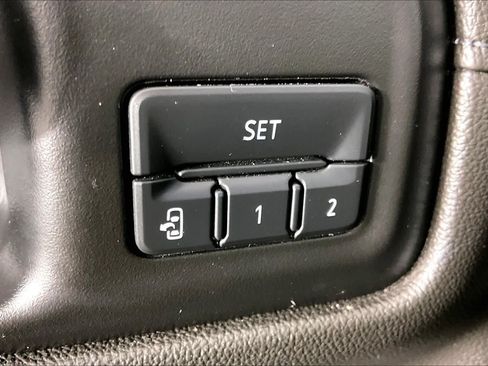 Used 2022 GMC Sierra 1500 SLT AWD/4WD image 34