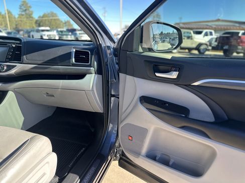 Used 2019 Toyota Highlander Limited image 9