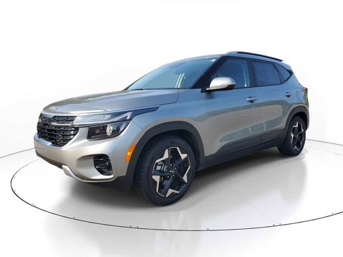 Used 2025 Kia Seltos S FWD image 3