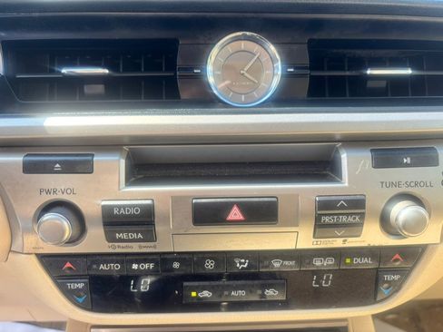 Used 2015 Lexus ES 350 F Sport w/ Luxury Package FWD image 28