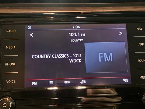 Used 2020 Volkswagen Passat 2.0T SEL image 39