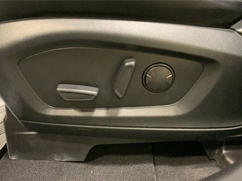 Certified 2021 Ford Explorer XLT w/ Equipment Group 202A image 33