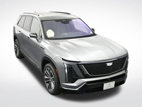 Used 2026 Cadillac Vistiq Luxury w/ LPO, Floor Liner Package AWD/4WD image 22