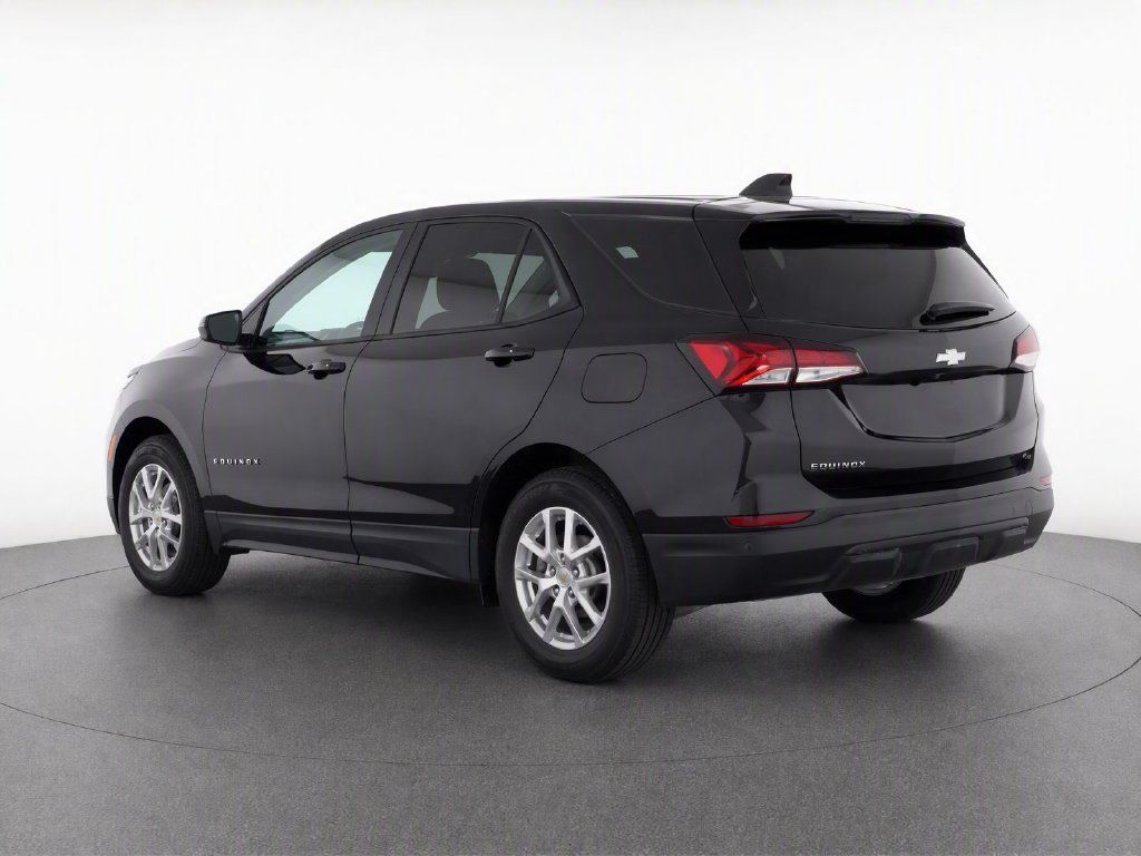 Used 2024 Chevrolet Equinox LS FWD image 4