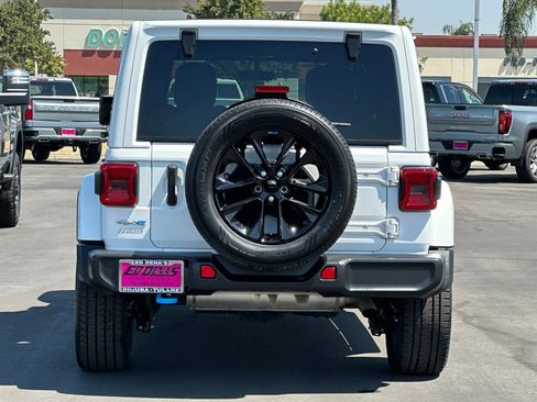 Used 2022 Jeep Wrangler Unlimited Sahara AWD/4WD image 6