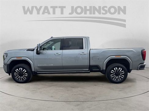 Used 2025 GMC Sierra 2500 Denali Ultimate image 2