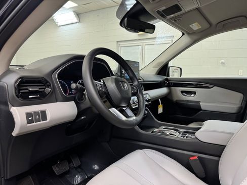 New 2025 Honda Pilot EX-L image 13