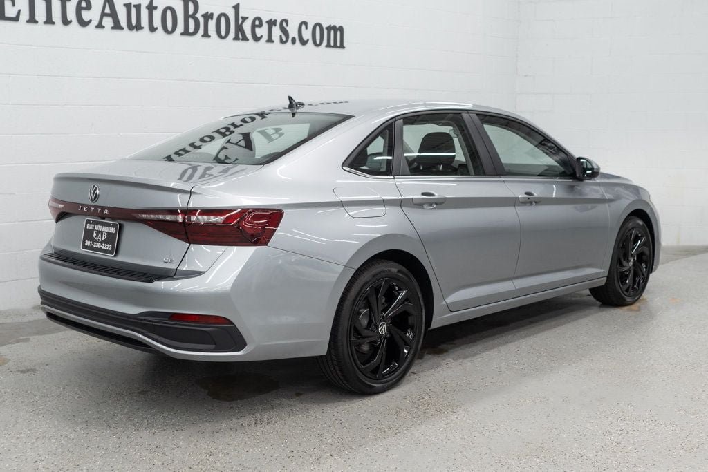 Used 2025 Volkswagen Jetta SE w/ Black Wheel Package FWD image 7