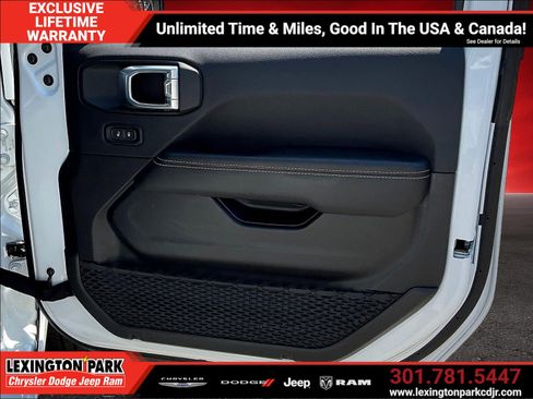 Used 2026 Jeep Wrangler Unlimited Sahara AWD/4WD image 28