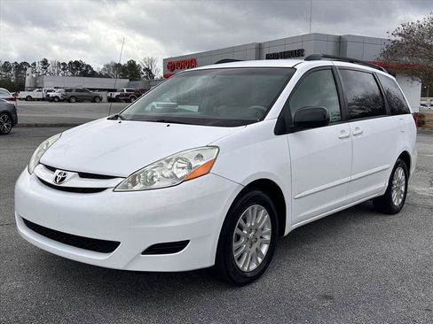 Used 2010 Toyota Sienna LE image 7