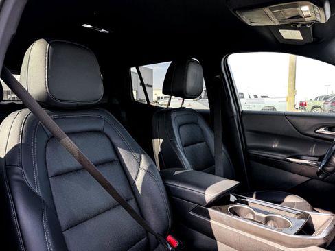 Used 2025 Chevrolet Equinox LT w/ Convenience Package II image 9