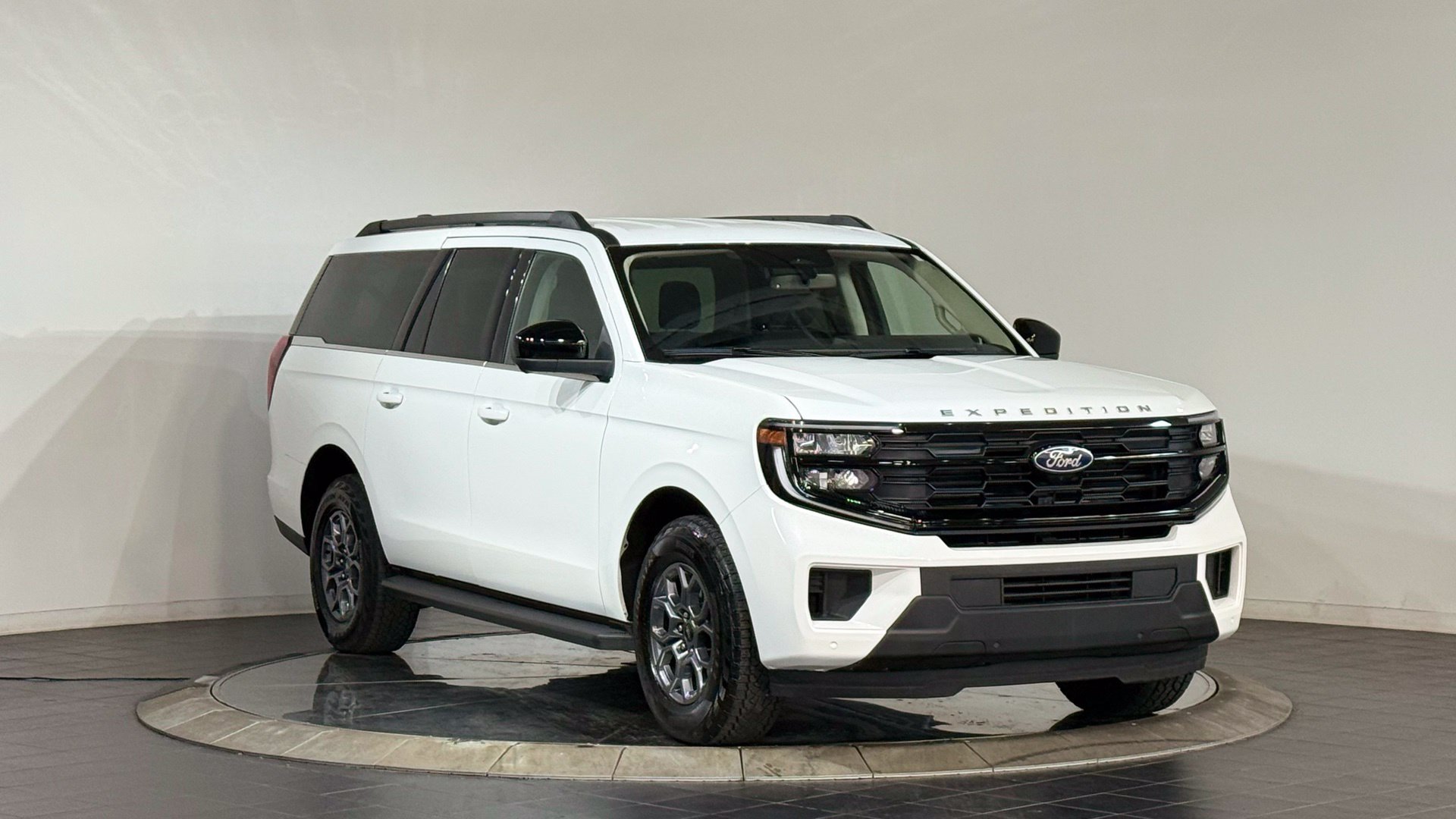 Used 2025 Ford Expedition Max Active AWD/4WD image 2