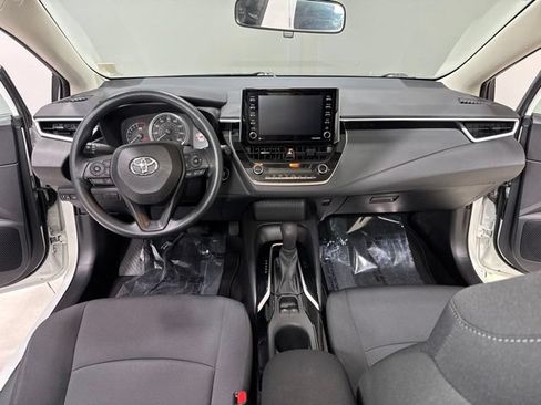 Used 2021 Toyota Corolla LE w/ LE Convenience Package FWD image 2