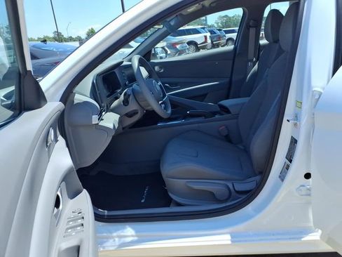 New 2026 Hyundai Elantra SE FWD image 16