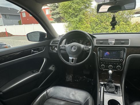 Used 2014 Volkswagen Passat TDI SEL Premium FWD image 5