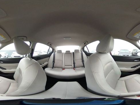 Used 2025 Nissan Altima 2.5 SV image 42