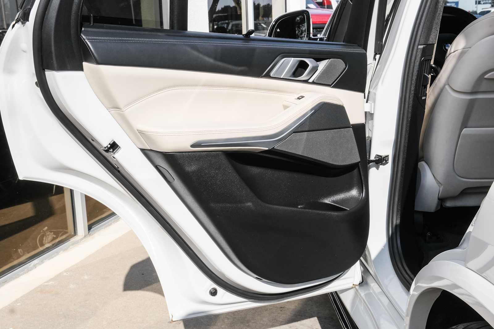 Used 2019 BMW X5 xDrive40i w/ M Sport Package AWD/4WD image 40