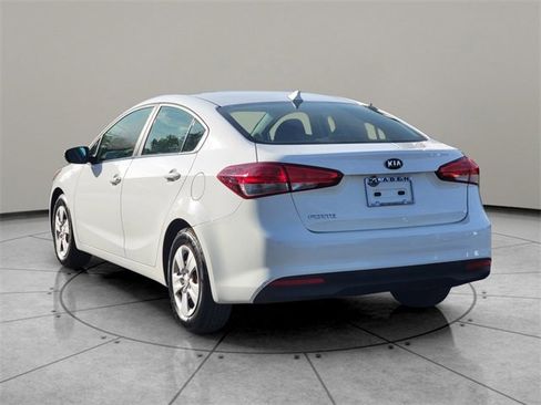 Used 2017 Kia Forte LX image 9