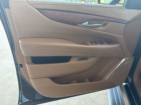 Used 2017 Cadillac Escalade ESV Platinum image 13