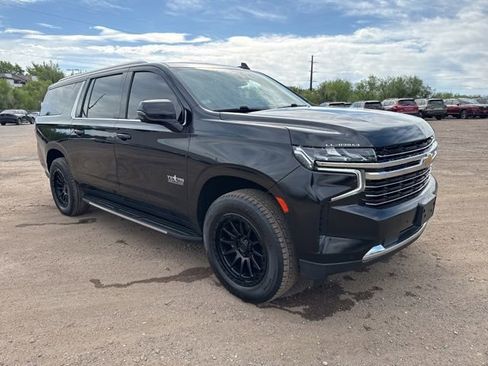 Used 2023 Chevrolet Suburban LT w/ LT Signature Plus Package AWD/4WD image 7
