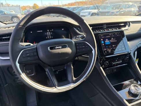 New 2025 Jeep Grand Cherokee 4WD image 12