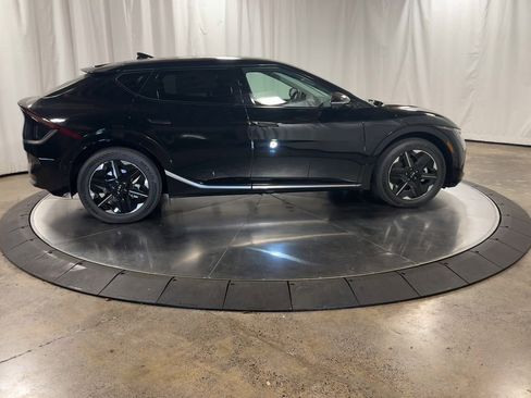 New 2025 Kia EV6 Wind image 9