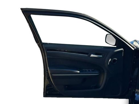 Used 2023 Chrysler 300 Touring w/ Sport Appearance Package image 6