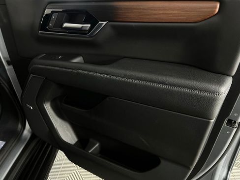 Used 2025 GMC Yukon Denali image 36