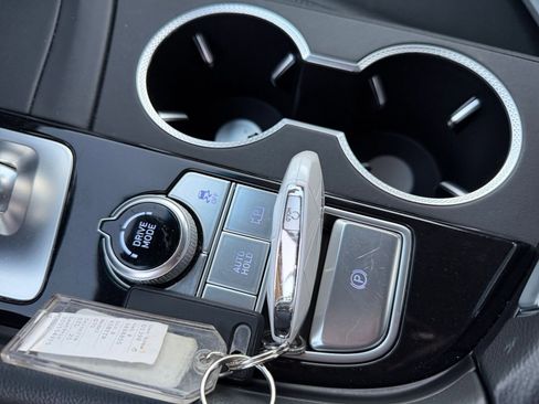 Used 2025 Genesis G70 2.5T image 17