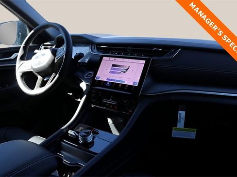 New 2025 Jeep Grand Cherokee Limited w/ Black Appearance Package image 19