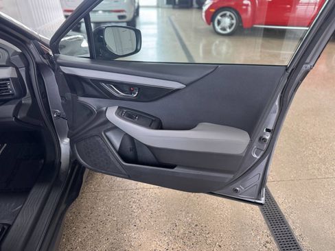 Used 2023 Subaru Outback Premium image 8
