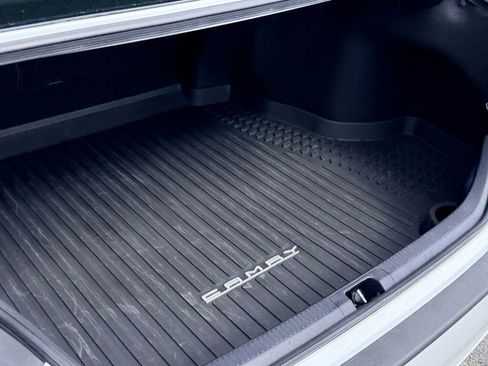 Used 2022 Toyota Camry SE w/ Cold Weather Package image 10