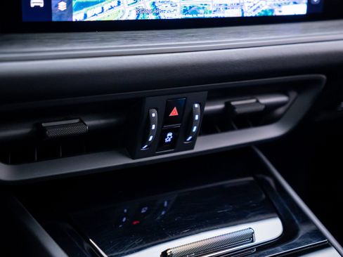 Certified 2025 Porsche Cayenne GTS AWD/4WD image 27