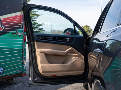 Used 2019 Porsche Cayenne image 20
