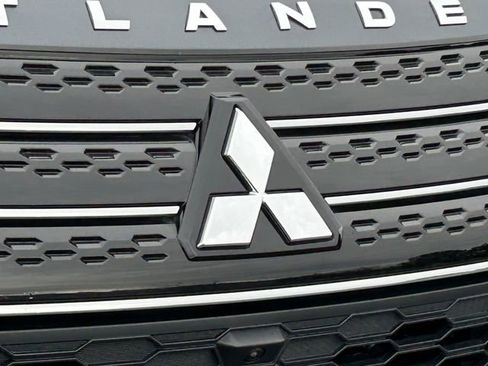 Used 2025 Mitsubishi Outlander SE AWD/4WD image 12