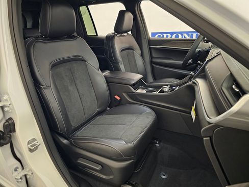 New 2026 Jeep Grand Cherokee Laredo image 26