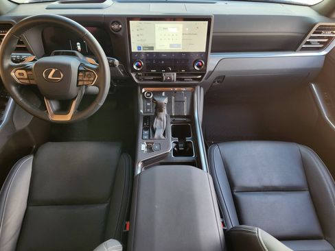 Used 2025 Lexus GX 550 w/ Accessory Package (2T) AWD/4WD image 28