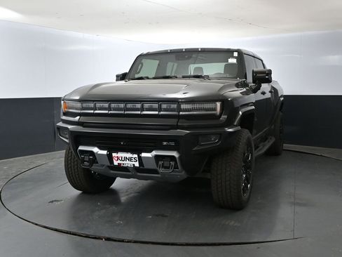 New 2025 GMC Hummer EV 2X w/ LPO, Dark Essentials Package image 7