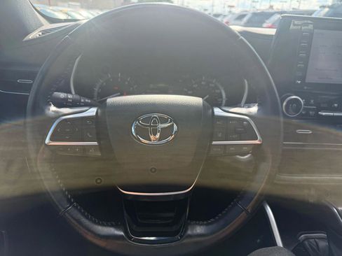 Used 2021 Toyota Highlander XSE FWD image 19