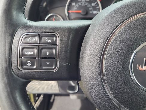 Used 2013 Jeep Wrangler Unlimited Rubicon w/ Connectivity Group AWD/4WD image 30