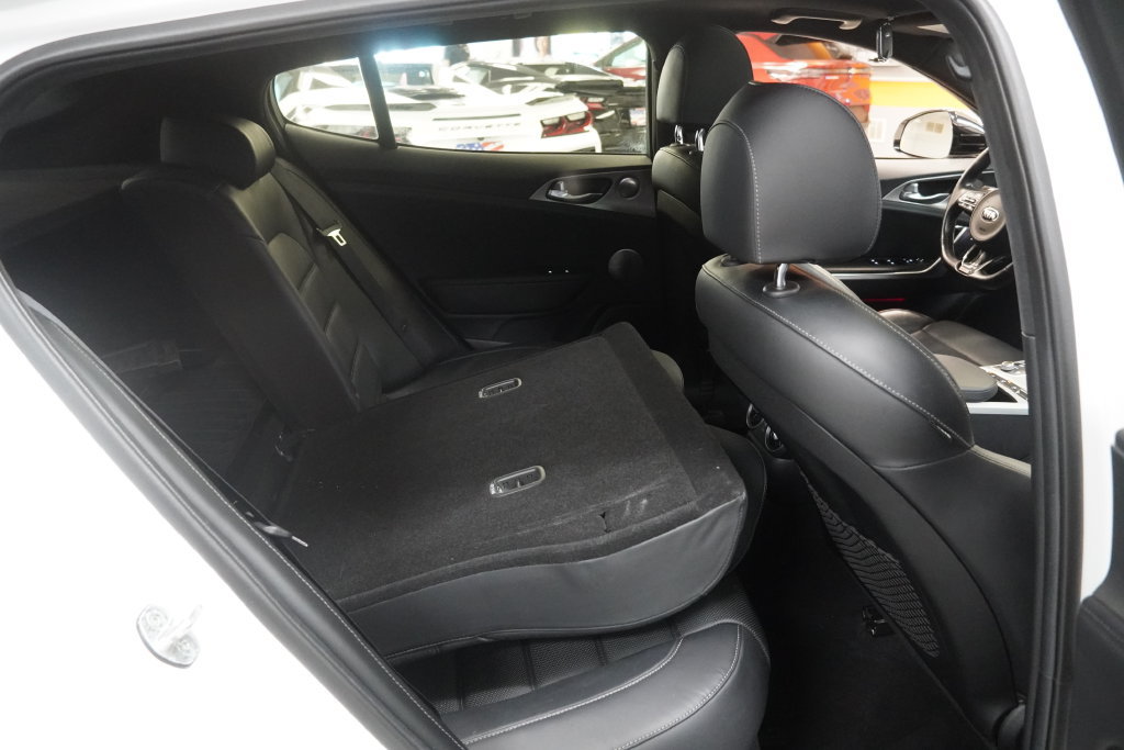 Used 2018 Kia Stinger GT2 image 33